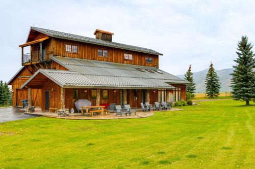 Bedford House | 'The Barn at Dancing Deer Ranch' in Bedford