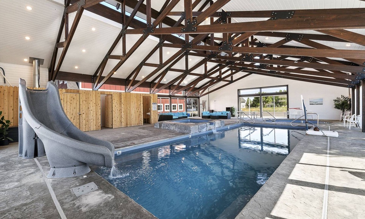 Garden City Cabin | The Barn (Sleeps 21) by Bear Lake Luxury Rentals