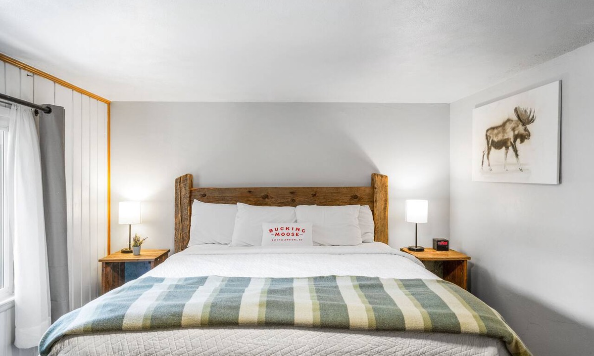 West Yellowstone Hotel | The Bucking Moose #07 Lynx Room King Suite, just 1 minute from Yellowstone.