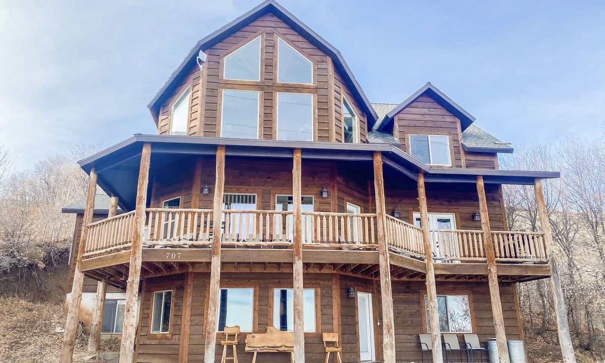Harbor Village House | THE CAMBRY CABIN ~ Spacious Cabin with Stunning Unobstructed Bear Lake Views