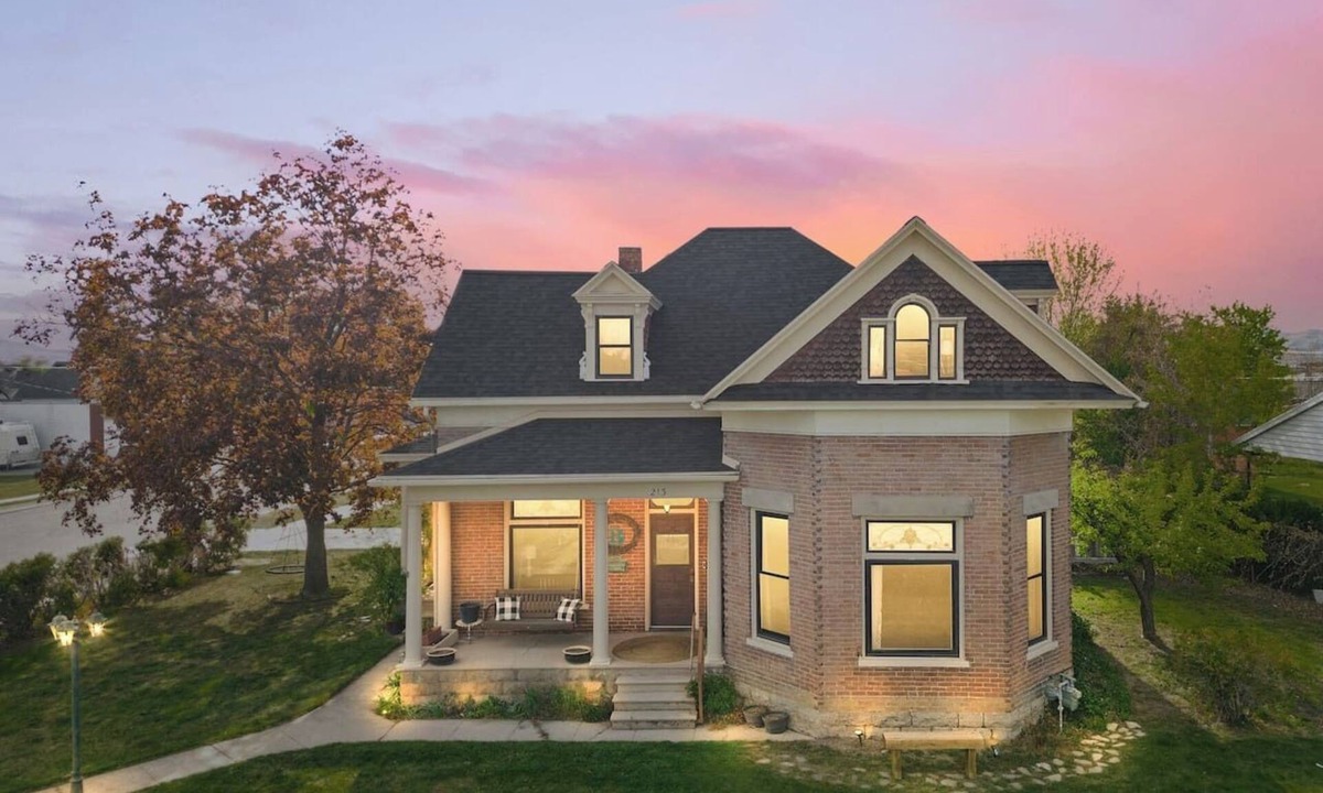 Lehi House | The Cottage At 213 | Copper Tub | Porch + Yard