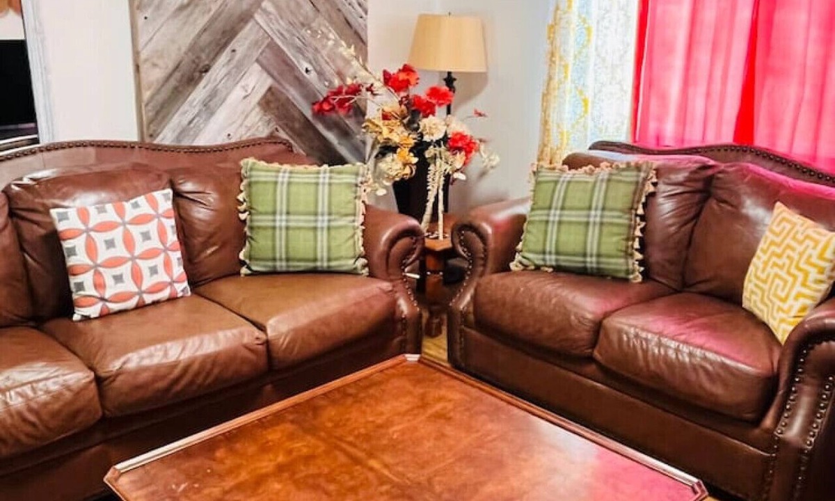 Palisades House | The Cottage Valley Village