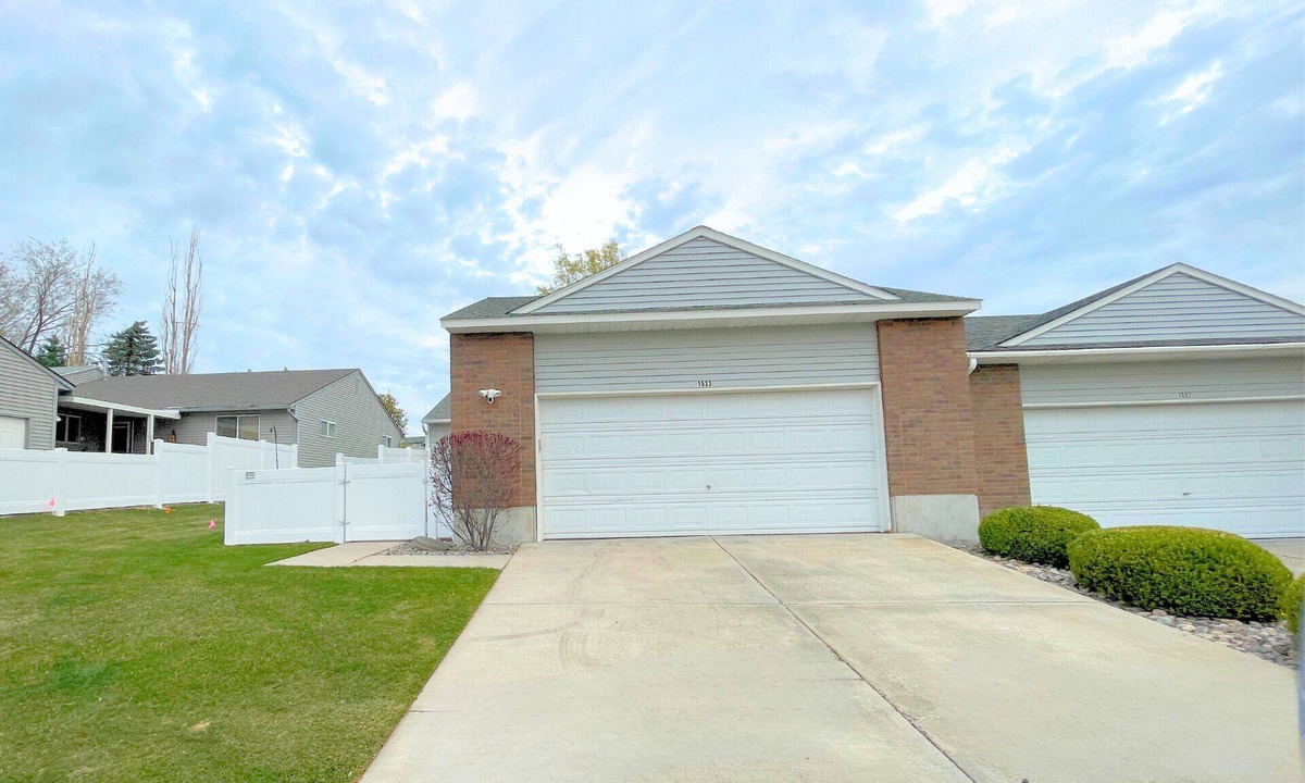 Pocatello House | The Hideout-Single Level 2BR/2BA Townhouse near Highland!