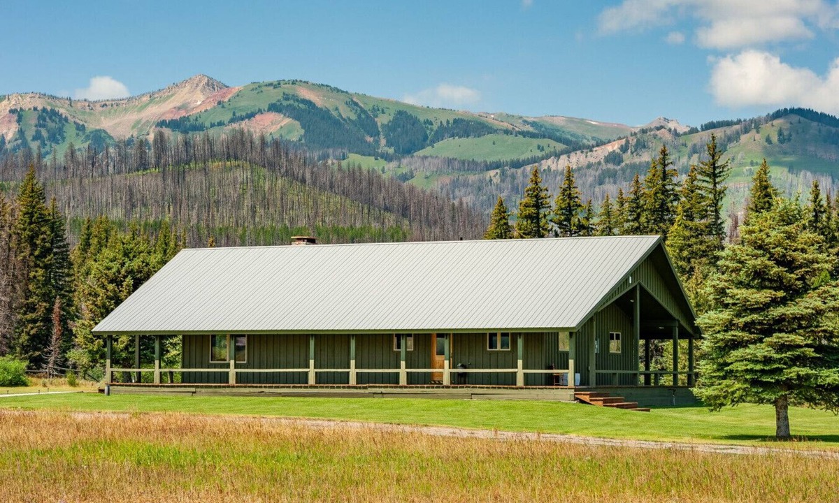 Game Creek Cabin | The Hoback Saloon Experience: Where Western Heritage Meets Refined Luxury
