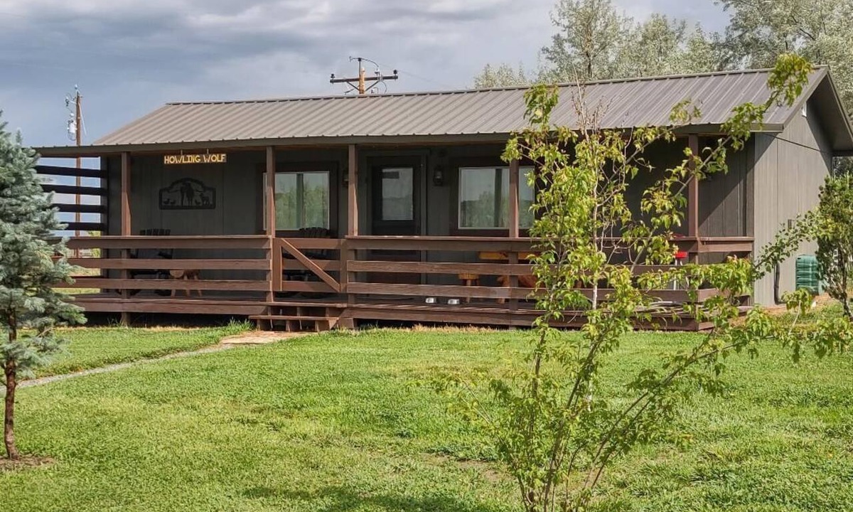 Lovell Cabin | The Howling Wolf Cabin at Wolf Haven Cabins