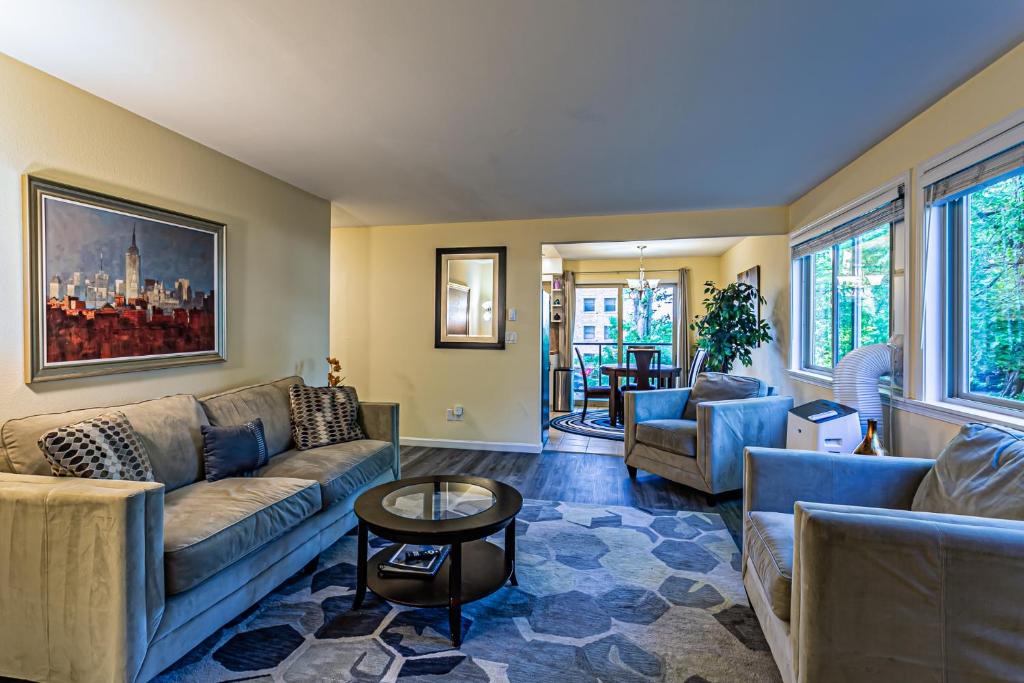North End Apartment | the Lanai, Best Area, 2 Bedrooms, WD, Large Balcony, Condo, 825sf