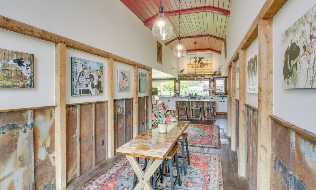 Turnerville House | 'The Michie Milking Parlor' Bedford Hideaway!