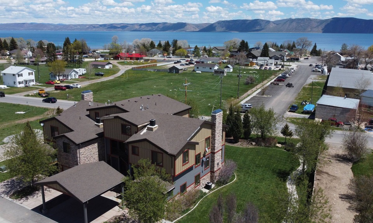 Garden City House | The Seasons - Cisco (Unit E). Large 2 bdrm, 2.5 bath condo in the heart of Garden City!