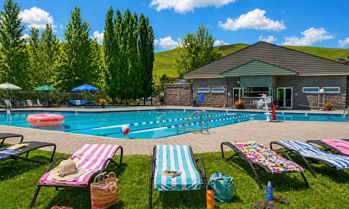 Elkhorn Village Condo | The Summit Stay | Pool | Pickleball | Hot Tub