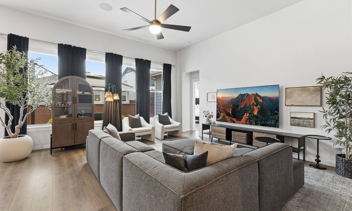 Windsor House | The Wandering Key | Gather & Unwind, Sleeps 14