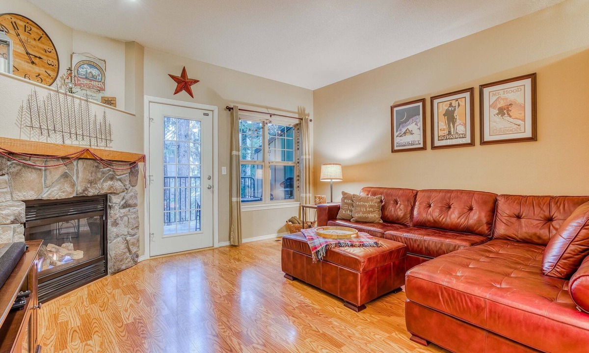 Government Camp House | Three-story retreat with a gas fireplace plus access to pool, hot tub, & sauna