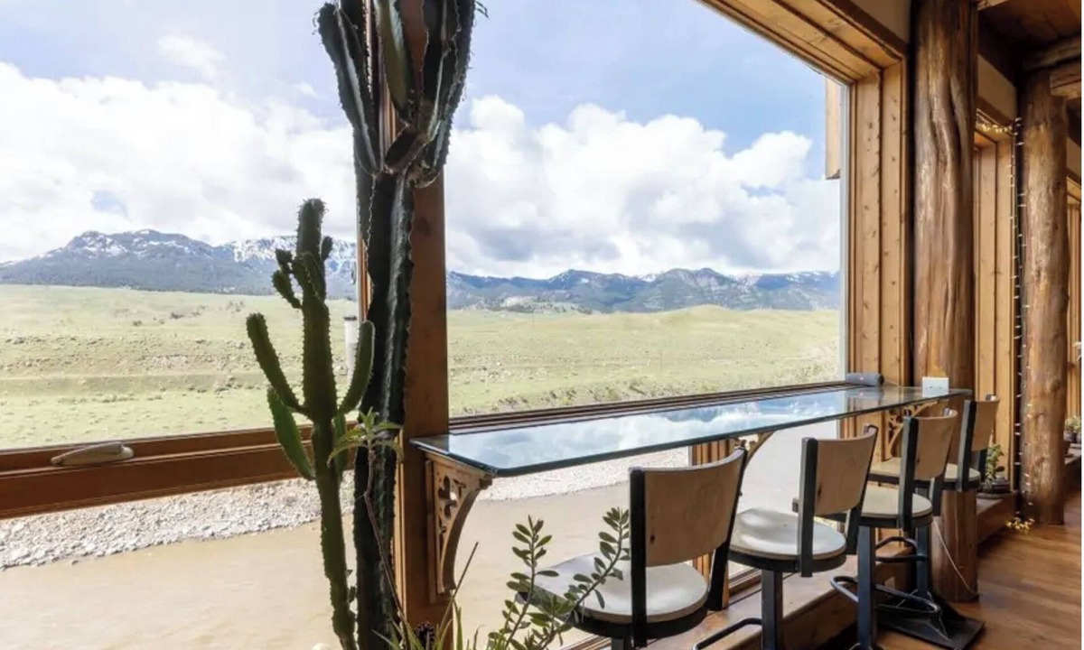 Gardiner House | Timberstone, a Luxurious 3-bedroom home perfect for your Yellowstone adventures!