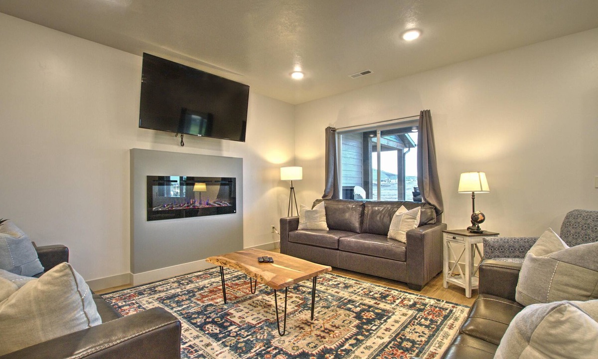 Garden City House | Townhome 24 at Waterdance - Sleeps 16, 4 Bed-4.5 Bath with shared outdoor pool