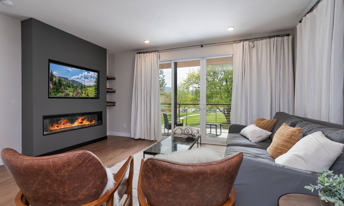 Heart of Missoula House | Townhome with Stunning Views & Modern Finishes