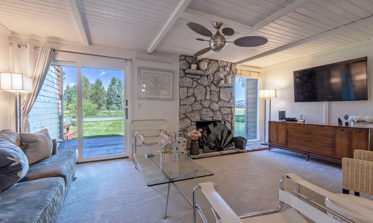 Jackson House | Townhouse near GTNP and Yellowstone -Spectacular Views - 2-3 bed-2 bath