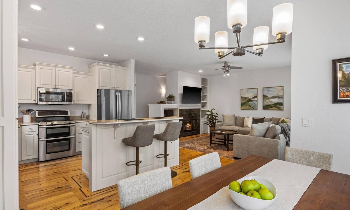 Eagle House | Tranquil Pond-Side Retreat | 4 Bikes to Bike Boise River Greenbelt + Fire Pits, BBQ, & Hot Tub