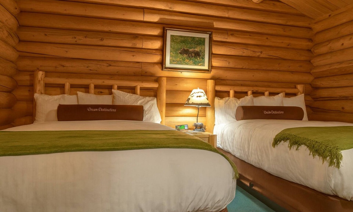 Moran Hotel | Two Enchanting Mountain Cabin with Lodge Feel | Close to Yellowstone