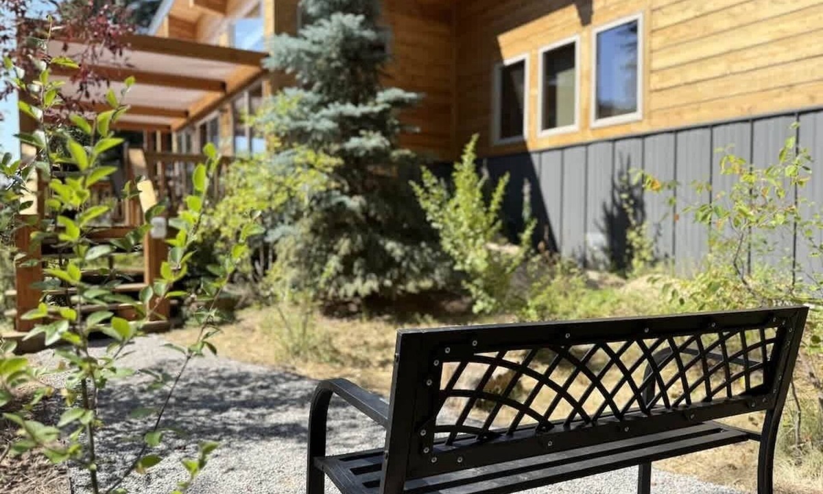 Last Chance Cabin | Two Moons Cabin* 2Br, 2Ba, 34 Miles to YNP