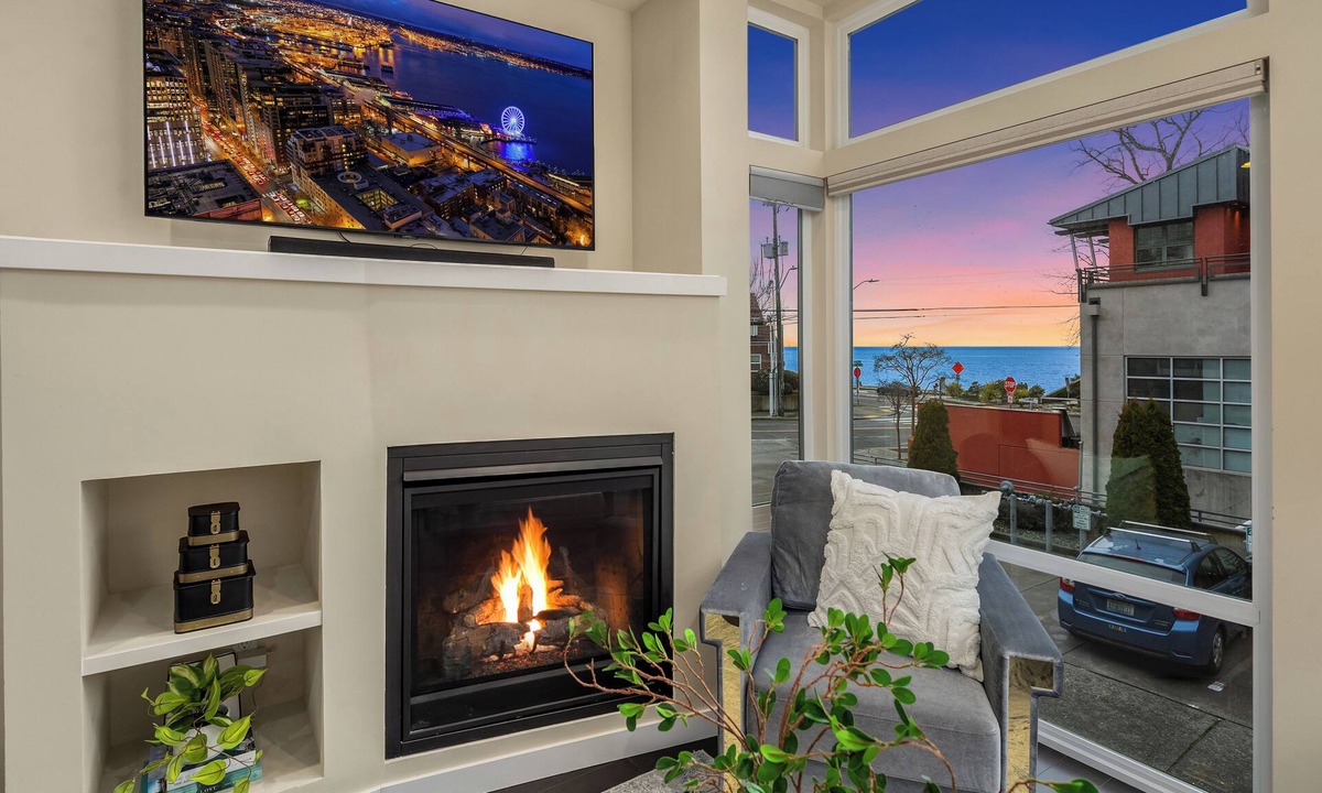 Alki House | Ultimate Alki Experience - Beach, Views & Vibes