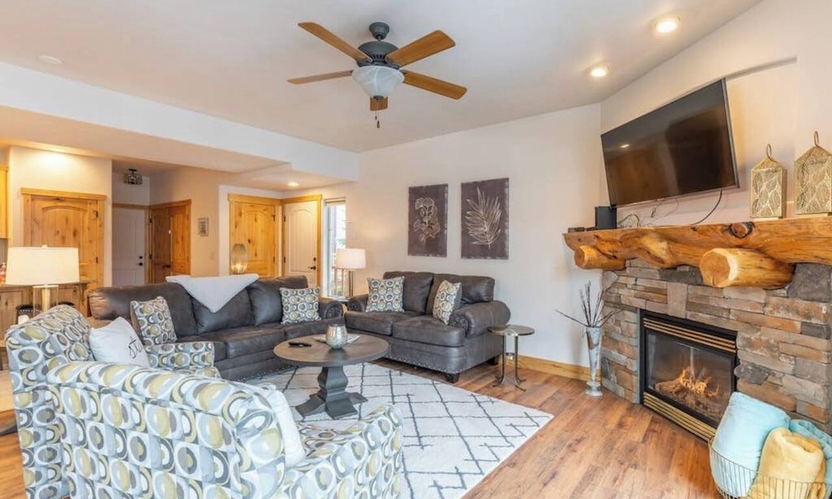 Somers Condo | Updated condo with peek-a-boo lake views, deck, W/D, fireplace, & lake access
