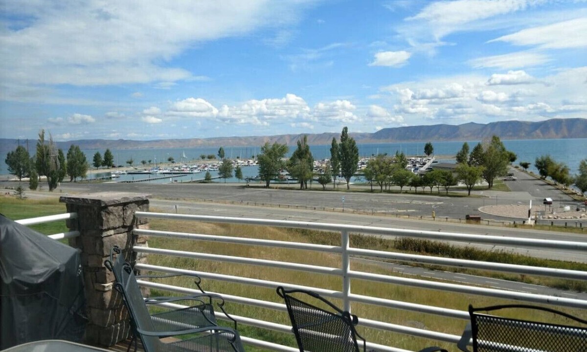 Harbor Village Villa | Updated Yacht Drive Town Home 952 # 1 (Free Wi-Fi)
