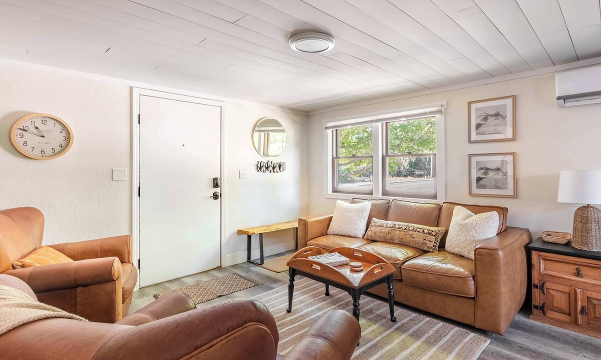 Depot Bench Apartment | Uptown 1 Bedroom Flat Near the Boise Train Depot