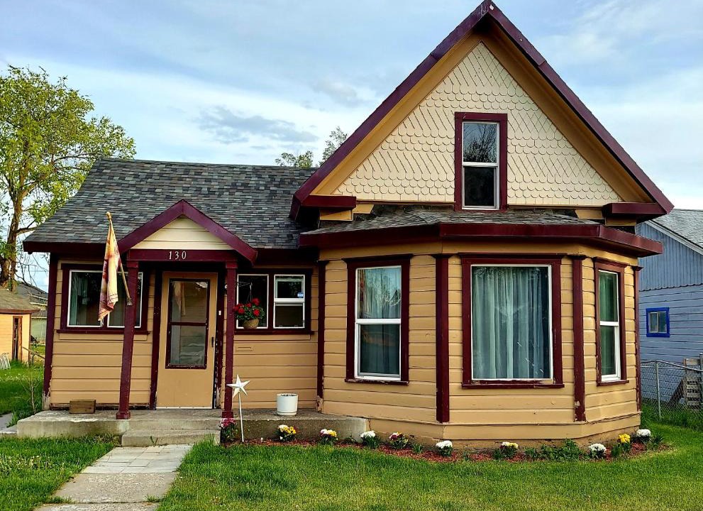 St. Anthony House | Vintage Cozy Family Home near National Parks