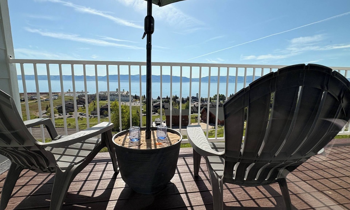 Harbor Village Condo | Wake Up to Bear Lake: Scenic Townhouse-style Condo Retreat
