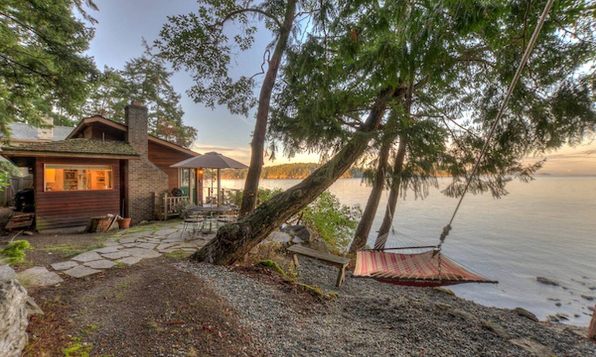 Deer Harbor Cottage | Waterfront Cottage Rental with Spectacular Sunset Views on Orcas Island, Washington