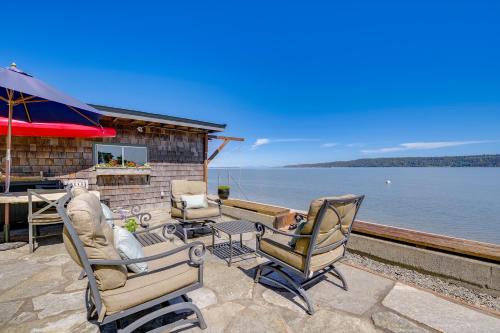 Camano Island House | Waterfront Gem w/2 Patios on Camano Island