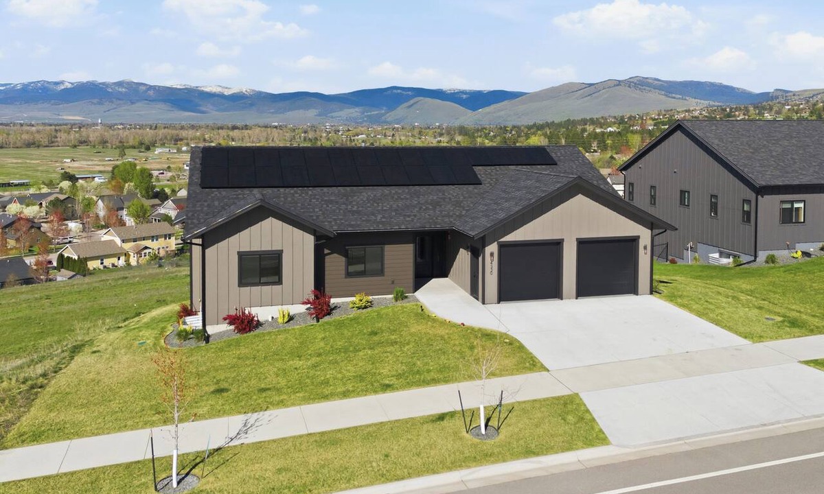 Missoula House | Welcome to your premium Missoula getaway. Perfect for multi-generational family reunions, milestone celebrations, or group trips, this stunning, newly constructed residence combines modern luxury with classic Montana beauty.