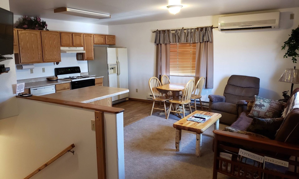 Etna Hotel | Wolf Den Log Cabin Motel and RV Park