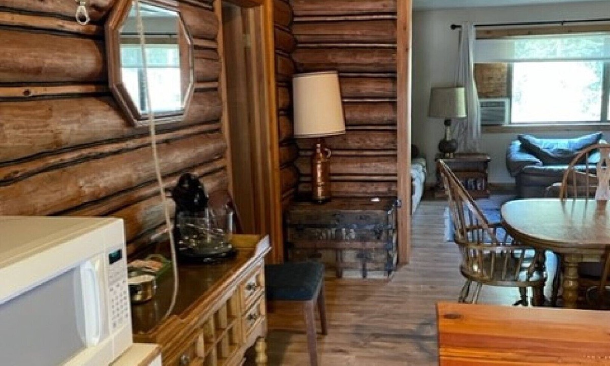 Condon Cabin | Wrangler Log Cabin Sleep 8