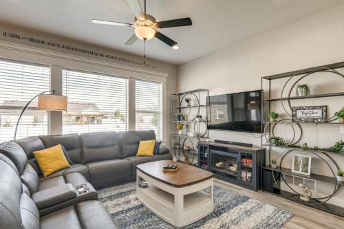 Iona House | Year-Round Outdoor Fun: Spacious Retreat in Iona