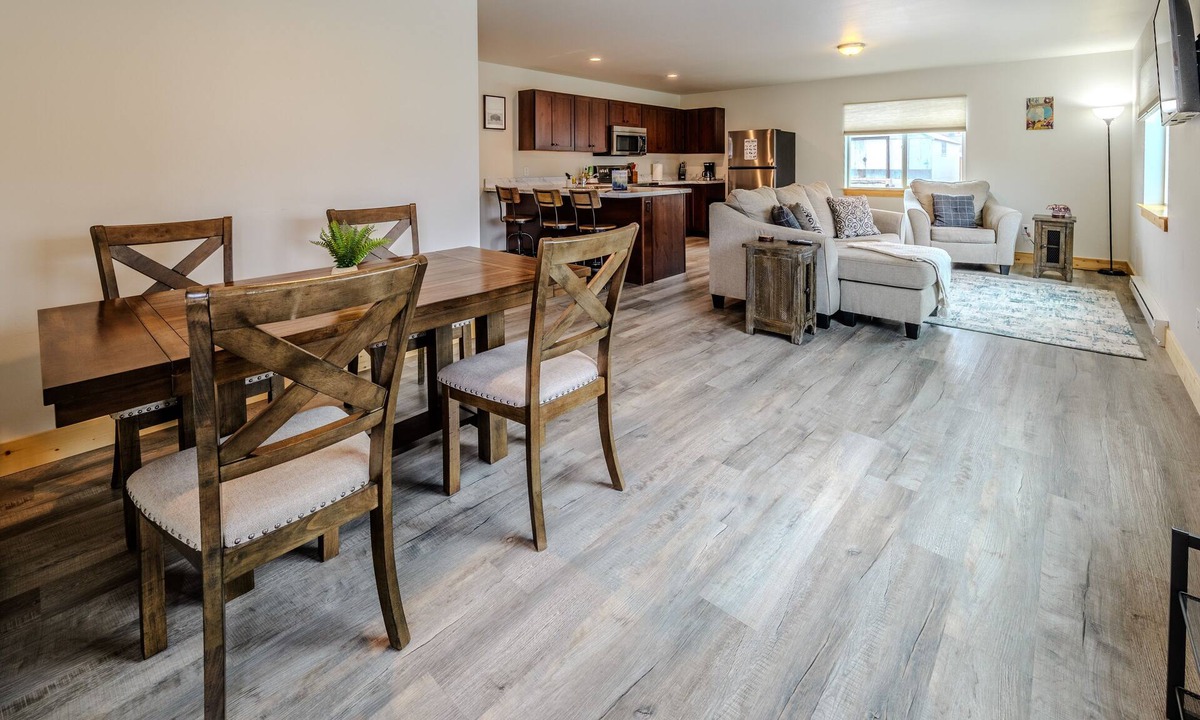 Gardiner Apartment | Yellowstone Retreat Rentals U2: two blocks from Yellowstone!