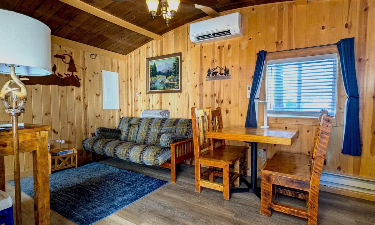 Gardiner Cabin | Yellowstone's Treasure Cabin #1, few min drive to Yellowstone Park