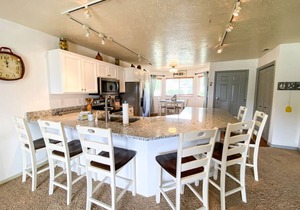 Beautiful Updated Ground level 2 Bedroom Condo T106