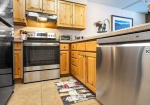 Condo w/private balcony & waterfront views of Flathead Lake - Marina Cay Cozy Condo in Bigfork