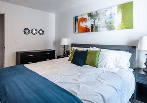 👑DownTown Luxury💎2 Bed/2 Bath🛁Family Friendly😍Close to Park & City🌇
