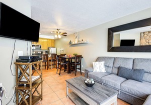 Garden City Condo w/Pool Access by Bear Lake!