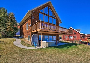 Garden City Lake House: Hot Tub & Views!