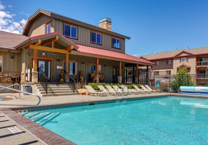 High-end mountain condo near town with hot tub, pool & fitness room