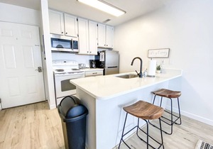 Inn Building Condo #213 Pet friendly, Patio view!