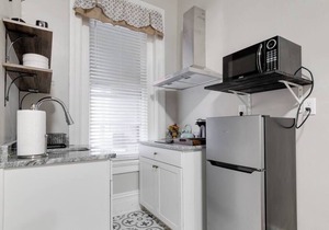 Nest & Rest | Private Studio | Free Parking in Richmond