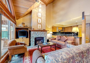 Relaxing first-floor townhouse with a private hot tub, fireplace, & great views in Whistler