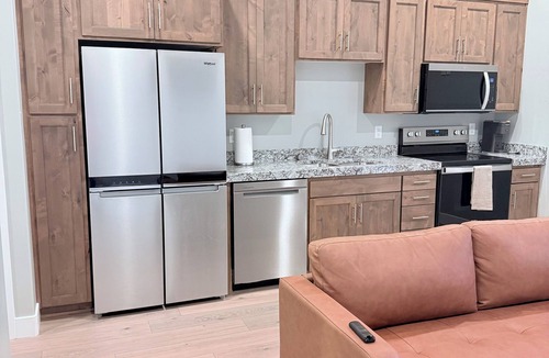 Sweetwater Apartment | 1-bedroom apartment with AC in Garden City