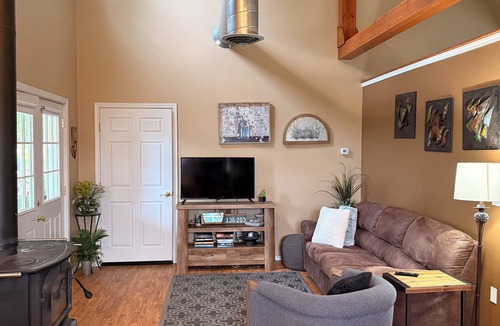 Colbert Cottage | 1-bedroom cottage on a mini farm, handicap friendly in North Spokane!