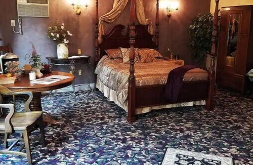 West Clarkston-Highland House | 1 bedroom guesthouse in clarkston