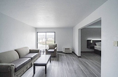 Chubbuck Apartment | 1 King Bed|Non-Smoking,Kitchen