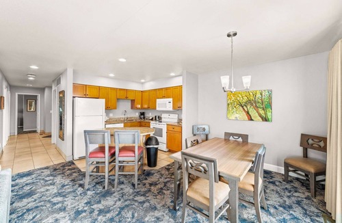 Downtown Leavenworth Apartment | 1 Mi to Leavenworth: 2BR Retreat w/Pool & Hot Tub